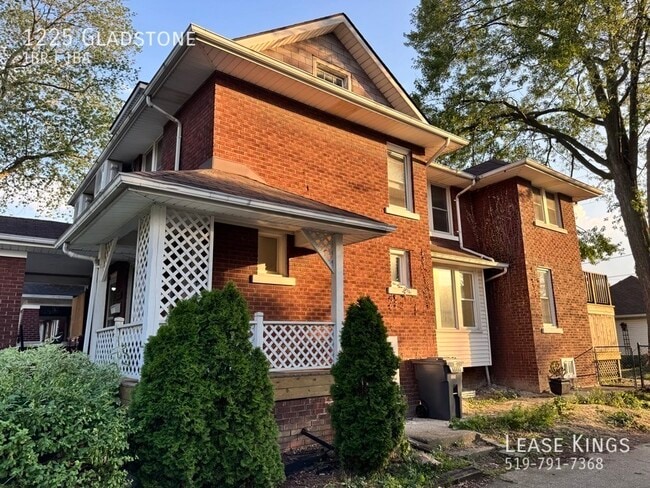 1225 Gladstone Ave in Windsor, ON - Building Photo - Building Photo