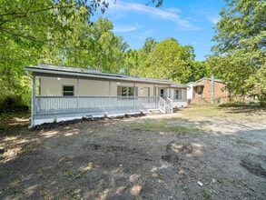 128 Sunset Ln in Bessemer City, NC - Building Photo - Building Photo