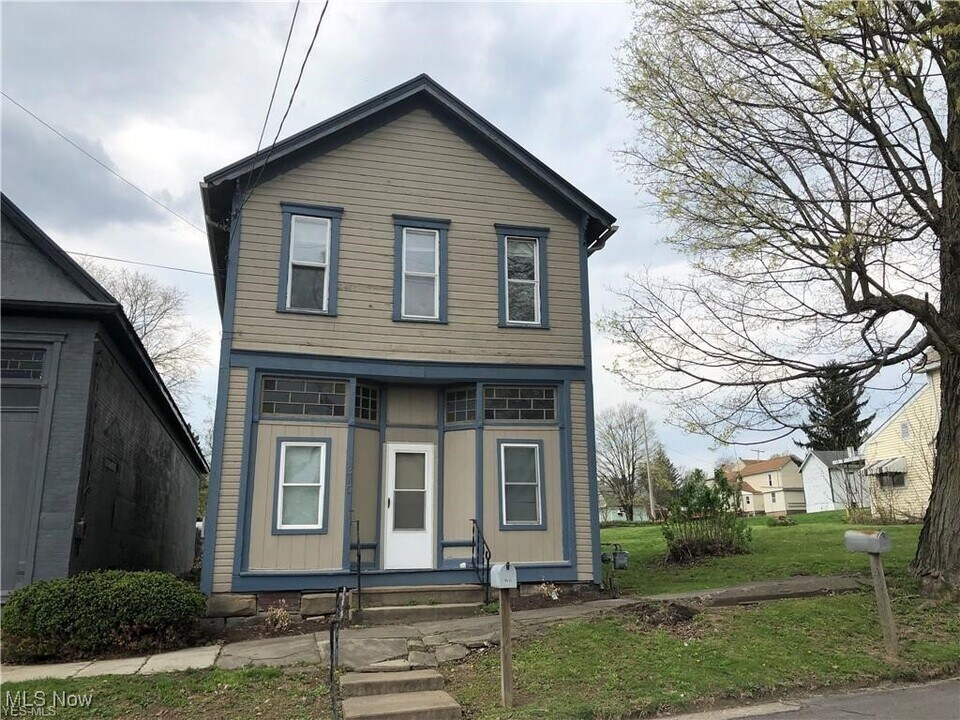 310 Jefferson St-Unit -310 in Belmont, OH - Foto de edificio