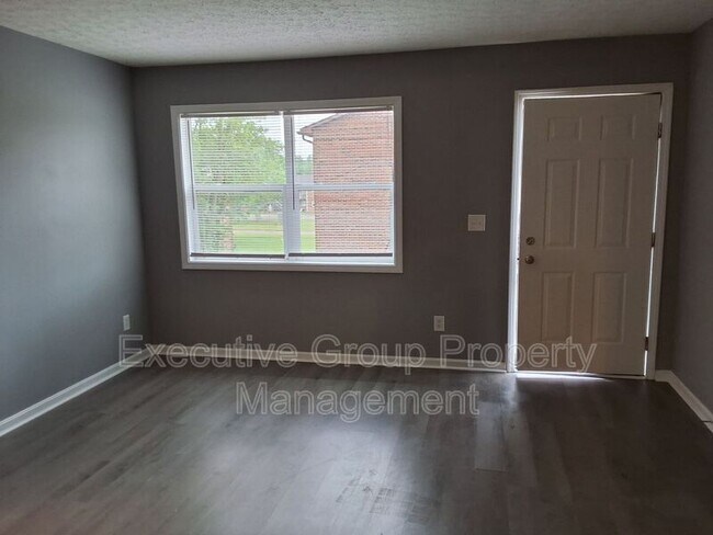 355 Elmwood Dr in Radcliff, KY - Building Photo - Building Photo