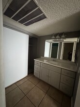 23244 Orange Ave in Lake Forest, CA - Foto de edificio - Building Photo