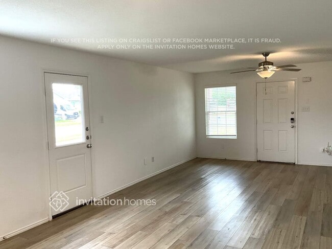1346 Mosely Cir in Dallas, TX - Building Photo - Building Photo