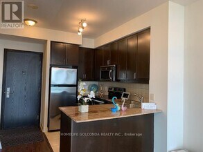 80 Absolute Ave in Mississauga, ON - Building Photo - Building Photo