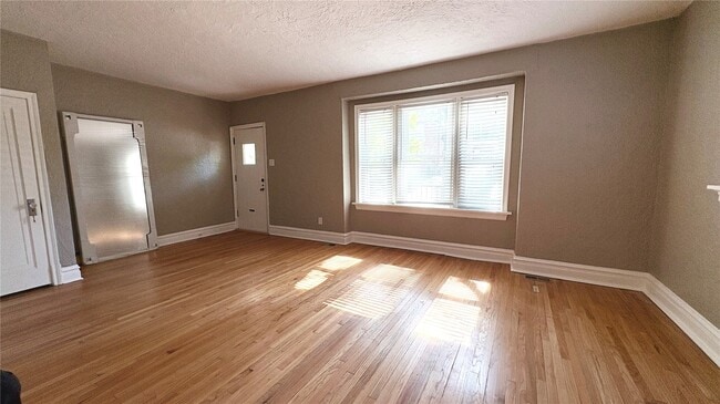 7345 Amherst Ave in University City, MO - Building Photo - Building Photo