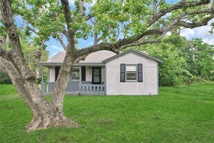 304 Hemphill St in Texas City, TX - Building Photo