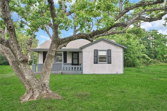 property at 304 Hemphill St