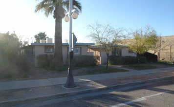 La Clarita Apartments in Tucson, AZ - Building Photo - Building Photo