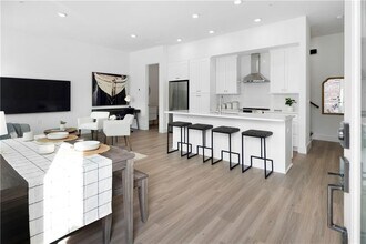 9040 Main St in Woodstock, GA - Building Photo - Building Photo