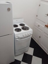 Sara Ann Apartments in Portland, OR - Foto de edificio - Interior Photo