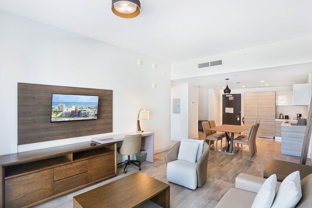 348 Indiana St in Hollywood, FL - Building Photo