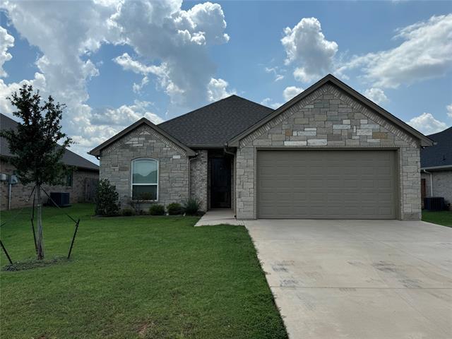 3316 White Horse Dr in Granbury, TX - Building Photo