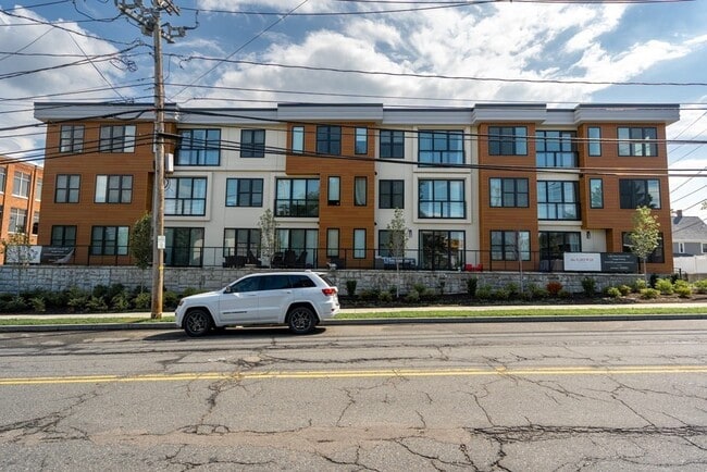 68 Los Angeles St, Unit #202 in Newton, MA - Building Photo - Building Photo