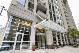 700 N Larrabee St in Chicago, IL - Building Photo