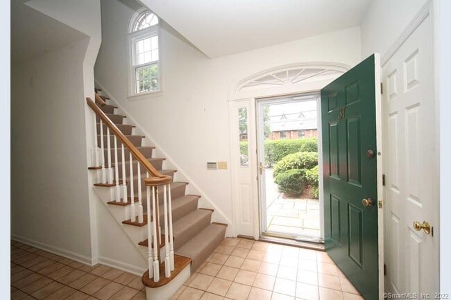 37 Maple St in New Canaan, CT - Building Photo - Building Photo