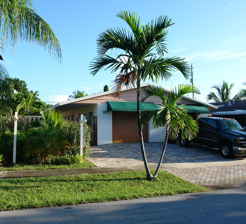 1643 NE 5th St in Fort Lauderdale, FL - Building Photo