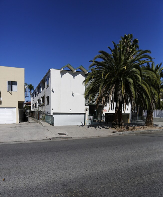 Villa Serrano Apartments in Los Angeles, CA - Building Photo - Building Photo