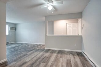 Point Place Apartments in Toledo, OH - Building Photo - Building Photo
