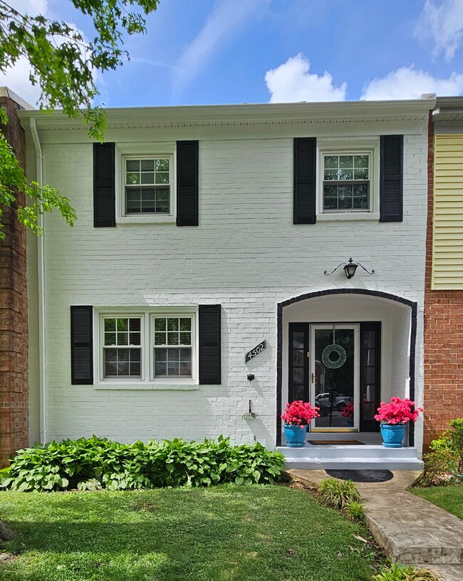 property at 4502 King Edward Ct