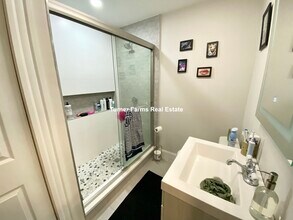 108 Buttonwood St, Unit 1 in Boston, MA - Foto de edificio - Building Photo