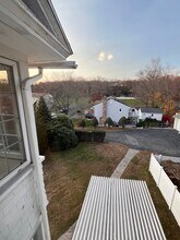 490 Villa Ave, Unit 490 Villa Avenue in Fairfield, CT - Foto de edificio - Building Photo