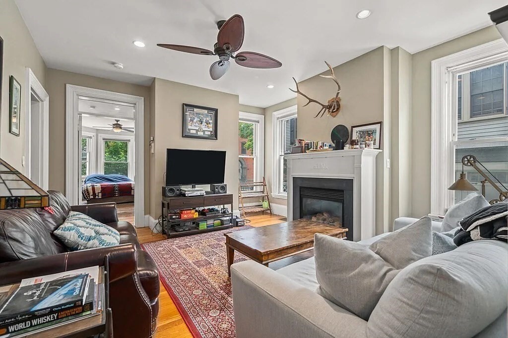 271 K St in Boston, MA - Building Photo