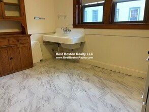 22 W Wyoming Ave, Unit 26 in Melrose, MA - Building Photo - Building Photo