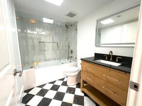 1890 S Cochran Ave, Unit Apt 13 in Los Angeles, CA - Building Photo - Building Photo