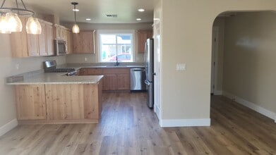 2950 SW Coopers Lndg Ct in Grants Pass, OR - Building Photo - Building Photo