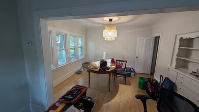 569 N 65th St, Unit Lower in Wauwatosa, WI - Foto de edificio - Building Photo