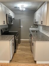 1815 William Howard Taft Rd, Unit 704 in Cincinnati, OH - Building Photo - Building Photo