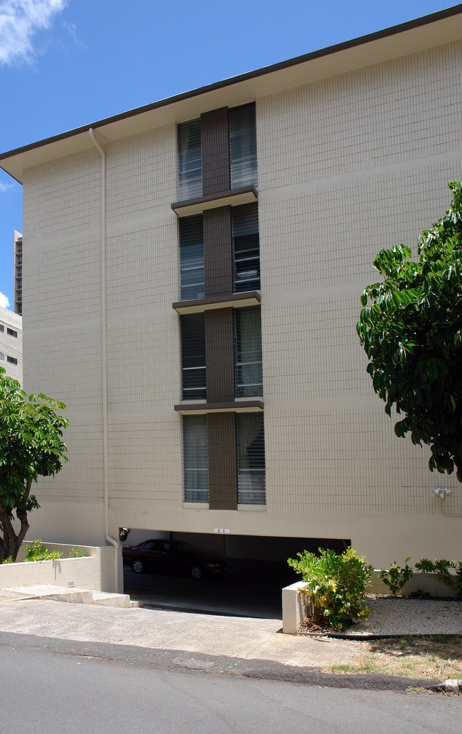 Ward Villa in Honolulu, HI - Building Photo - Building Photo