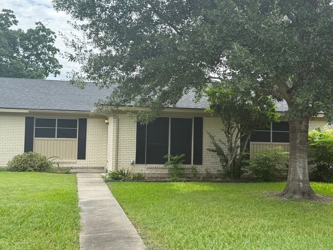 property at 806 Linwood Dr