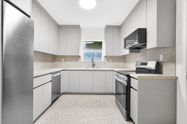 341 NW 43rd St in Miami, FL - Building Photo - Building Photo