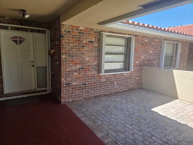 8300 NW 35th St in Coral Springs, FL - Foto de edificio - Building Photo