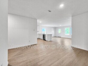 25660 Rose Creek Dr in Cleveland, TX - Building Photo - Building Photo