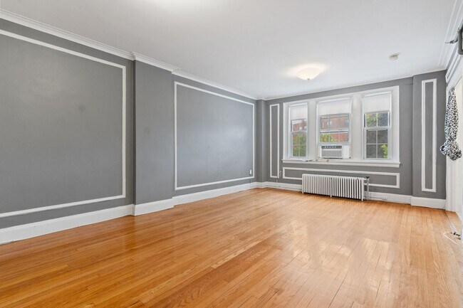 1450 Beacon St, Unit 201 in Brookline, MA - Building Photo - Building Photo