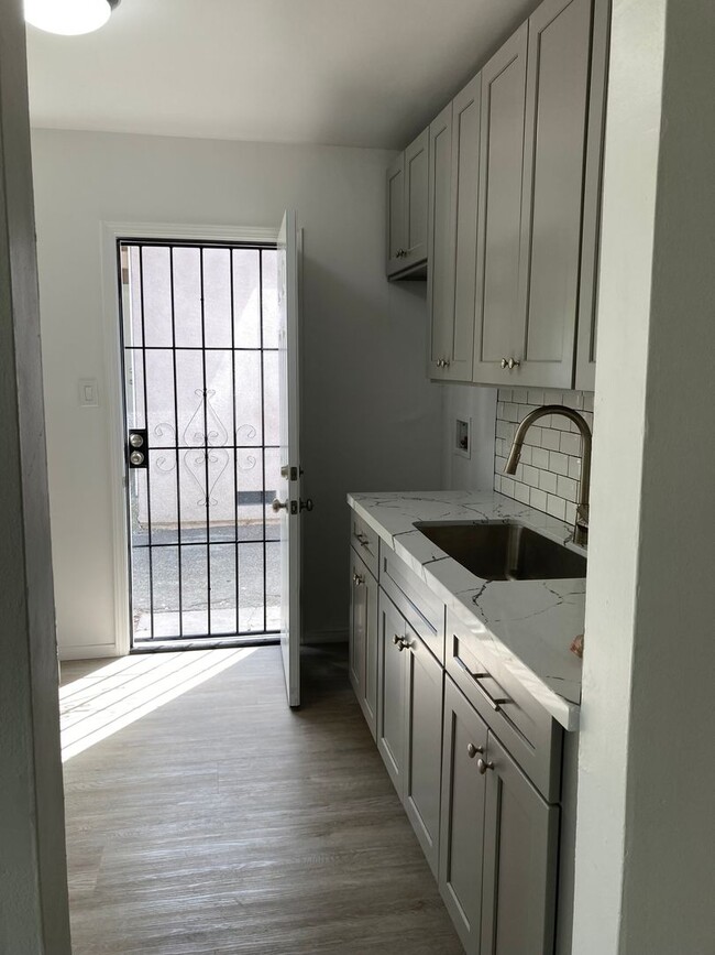 1722 E Jackson St-Unit -1722 in Long Beach, CA - Building Photo - Building Photo