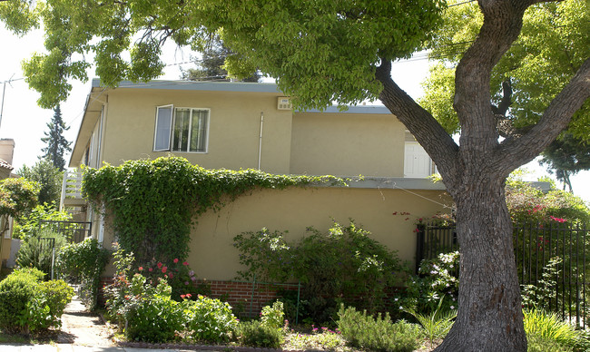 3232 62nd Ave in Oakland, CA - Foto de edificio - Building Photo