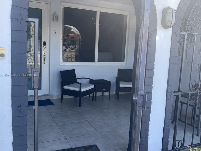 3251 SW 67th Ave in Miami, FL - Building Photo - Building Photo