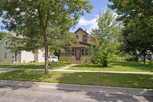 814 10th Ave N in St. Cloud, MN - Building Photo