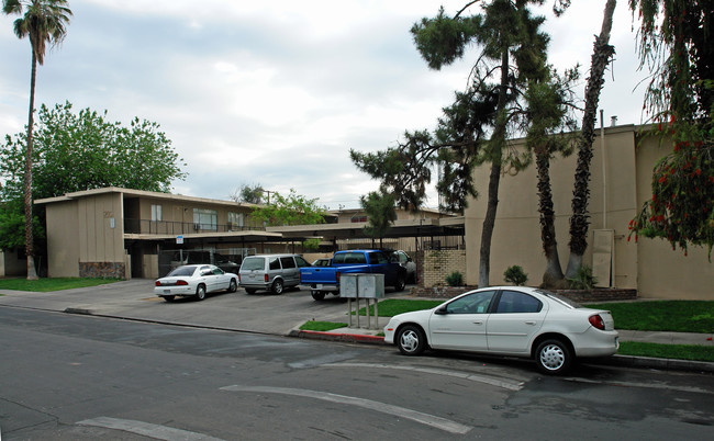 250 N Calaveras St in Fresno, CA - Foto de edificio - Building Photo