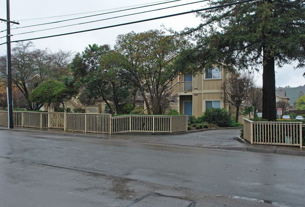 Merrydale Meadows in San Rafael, CA - Foto de edificio