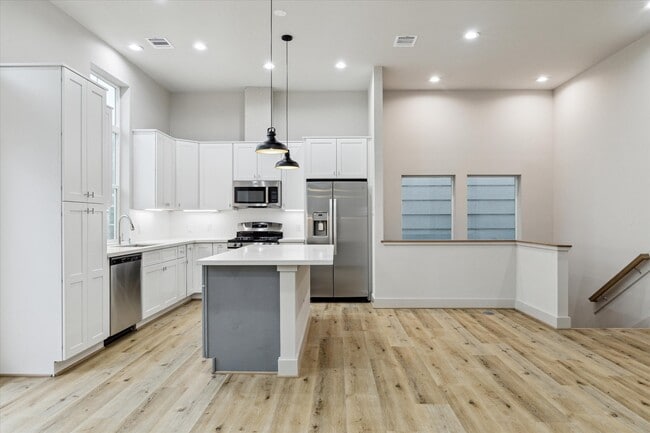 property at 5233 Hillman St