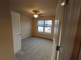 512 Vee St, Unit 512 in Centerton, AR - Building Photo