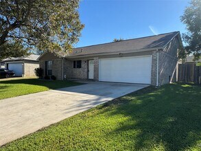 13355 Lake Breeze Ln in Willis, TX - Building Photo - Building Photo