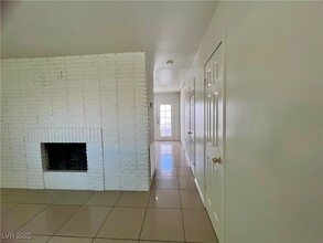 109 Greenbriar Townhouse Way in Las Vegas, NV - Building Photo - Building Photo