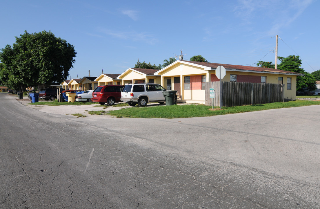 601 Amaryllis Ave in Pahokee, FL - Foto de edificio