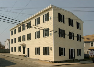 84 Water St in Newburyport, MA - Building Photo - Building Photo