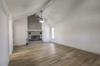 902 Kingston Ct in Liberty, MO - Building Photo - Building Photo