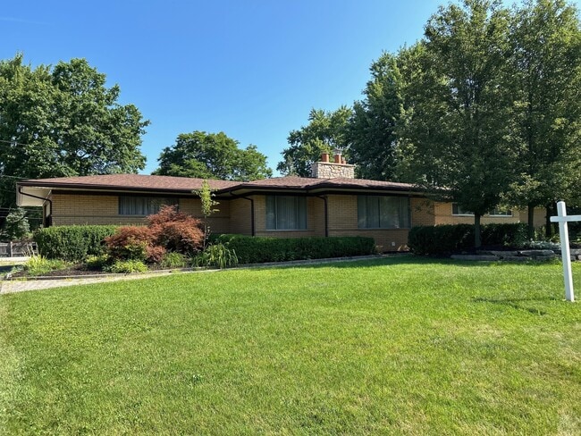 property at 2558 Avonhurst Dr